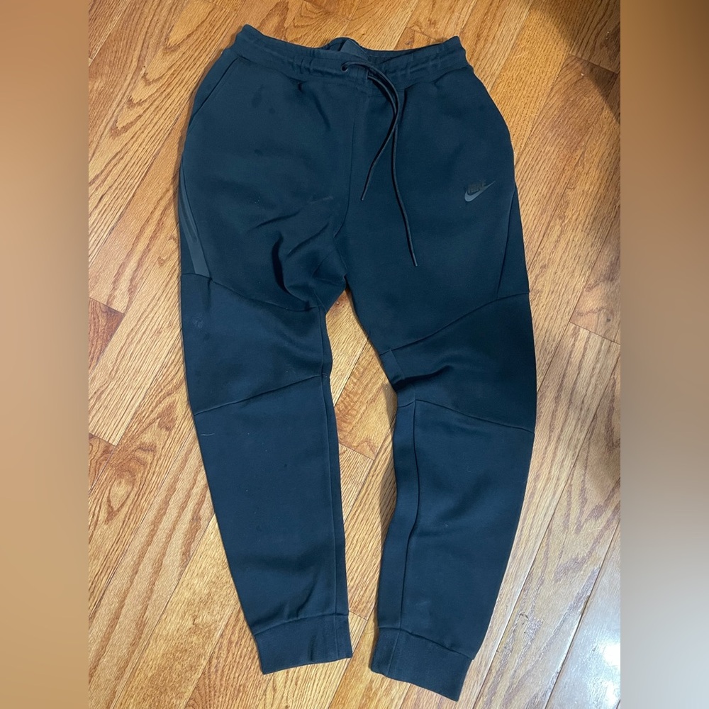 Nike tech fleece sweatpants size medium men’s black